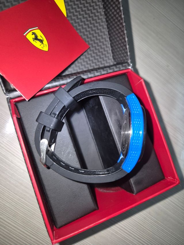 Orologio Ferrari Nero e Blu (prezzo trattabile)