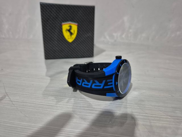 Orologio Ferrari Nero e Blu (prezzo trattabile)