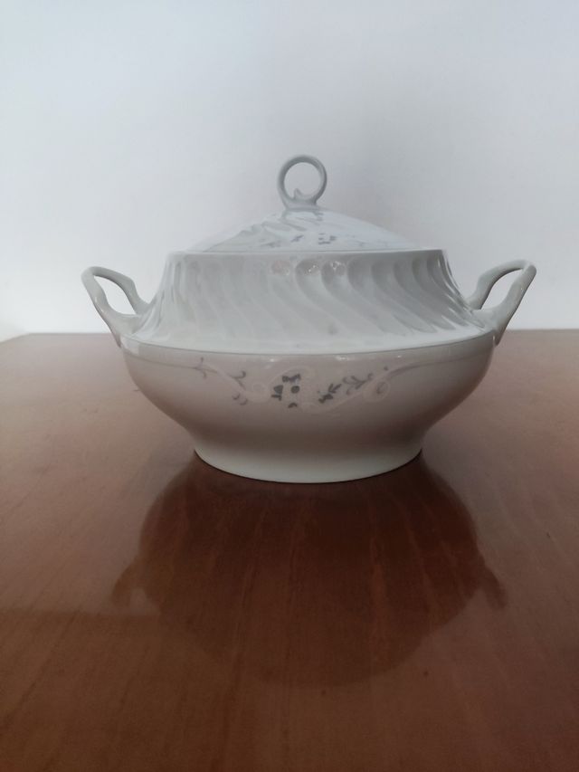 Sopera vintage de porcelana.