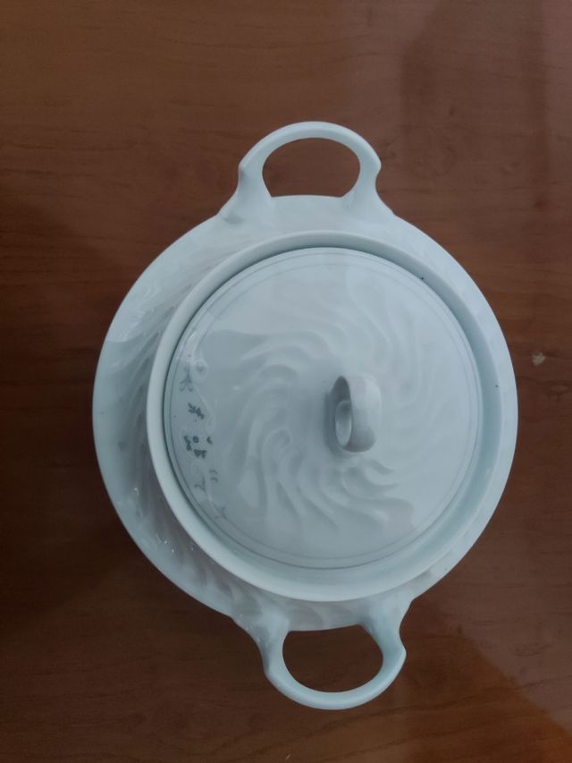 Sopera vintage de porcelana.