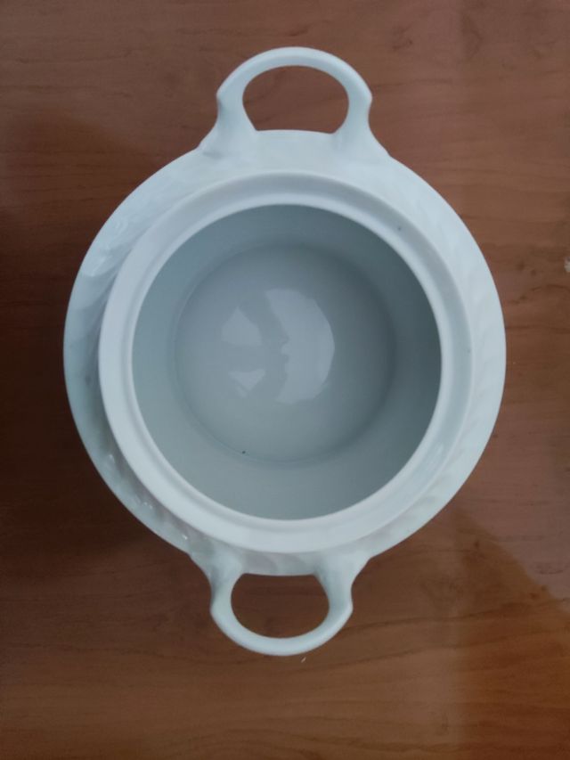 Sopera vintage de porcelana.