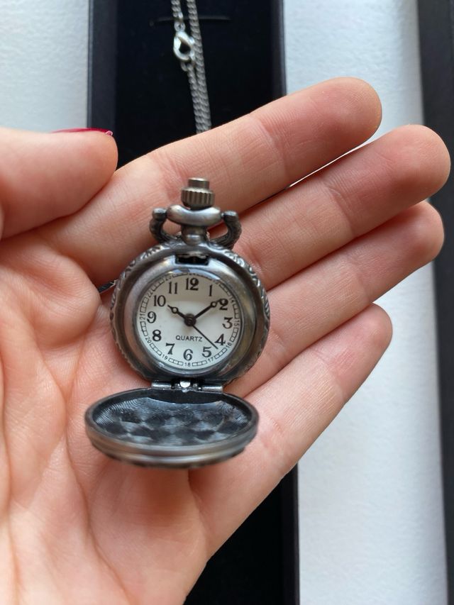 Reloj de bolsillo con colgante de mariposa