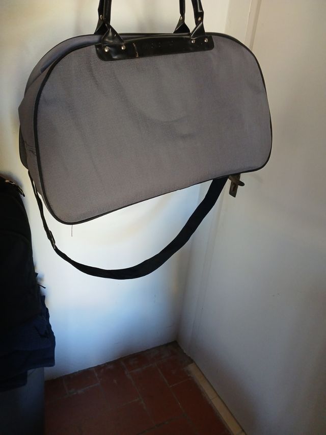 Bolsa de viaje gris