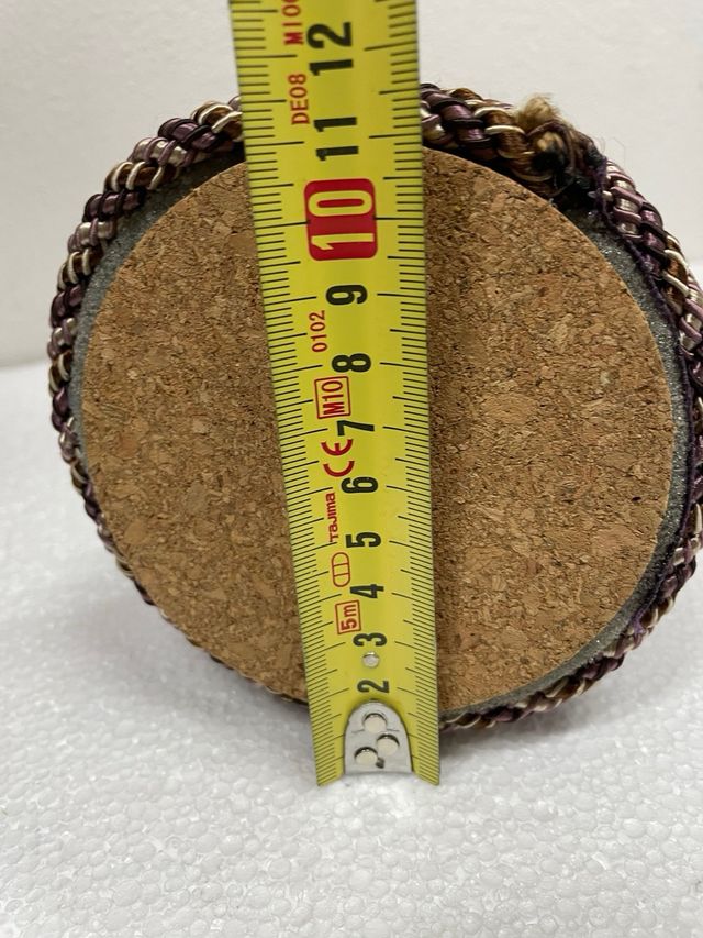 Decorazione natalizia con nastro viola e oro