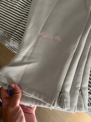Pantalones de chándal grises con cordón rosa