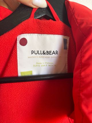 Chaqueta Pull&Bear roja acolchada