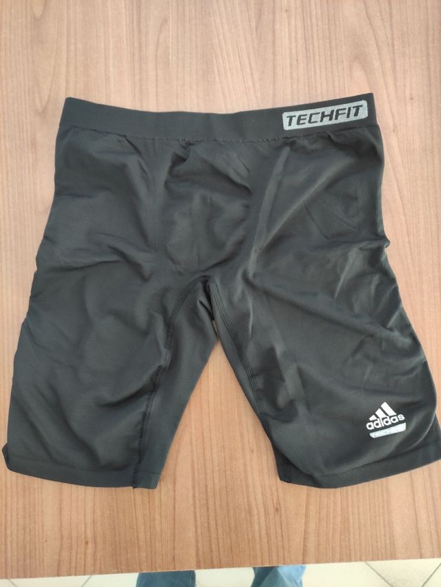 Completo sportivo Adidas T-shirt e pantaloncini