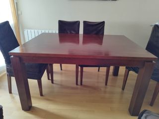 Mesa comedor extensible madera. Desmontada 