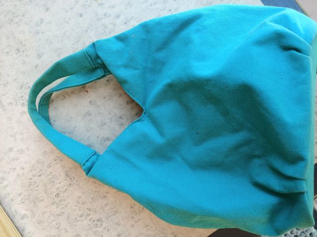 Bolso de tela con bordado floral