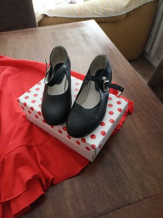 Falda y zapatos flamenca para niña 