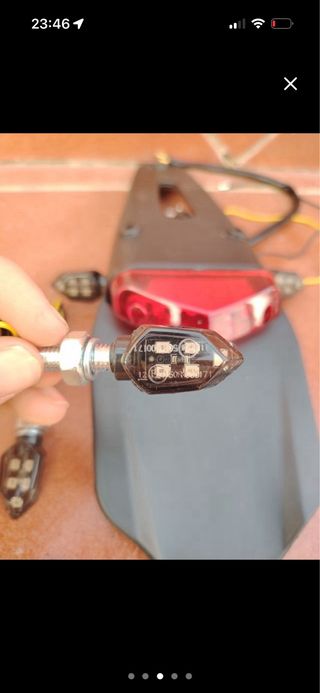 Guardabarros trasero moto con luz LED