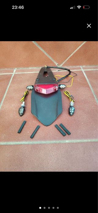 Guardabarros trasero moto con luz LED