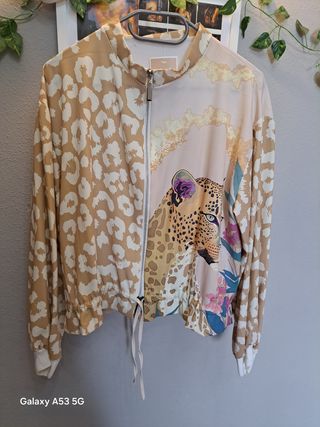 Chaqueta Raso Estampada Leopardo Mujer