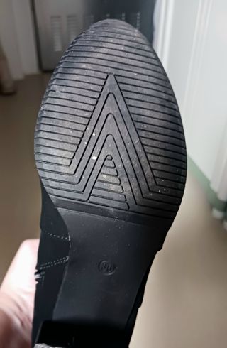 Botines negros con hebilla y pedrería
