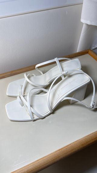 Sandalias blancas tacón tiras finas