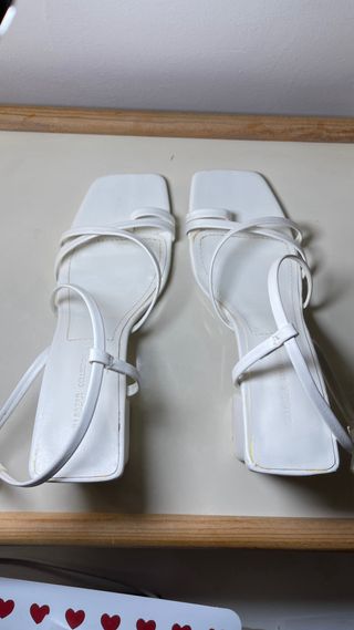 Sandalias blancas tacón tiras finas