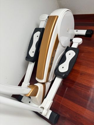 Bicicleta Elíptica Sportplus blanca y dorada