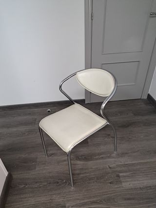 Silla moderna metal y piel sintética