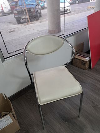 Silla moderna metal y piel sintética