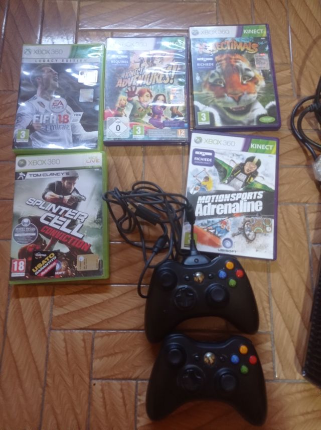 Xbox 360 con 4 giochi e 2 controller
