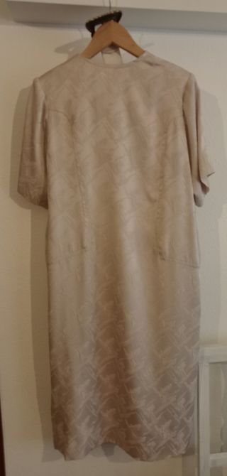Vestido brocado crema botones joya