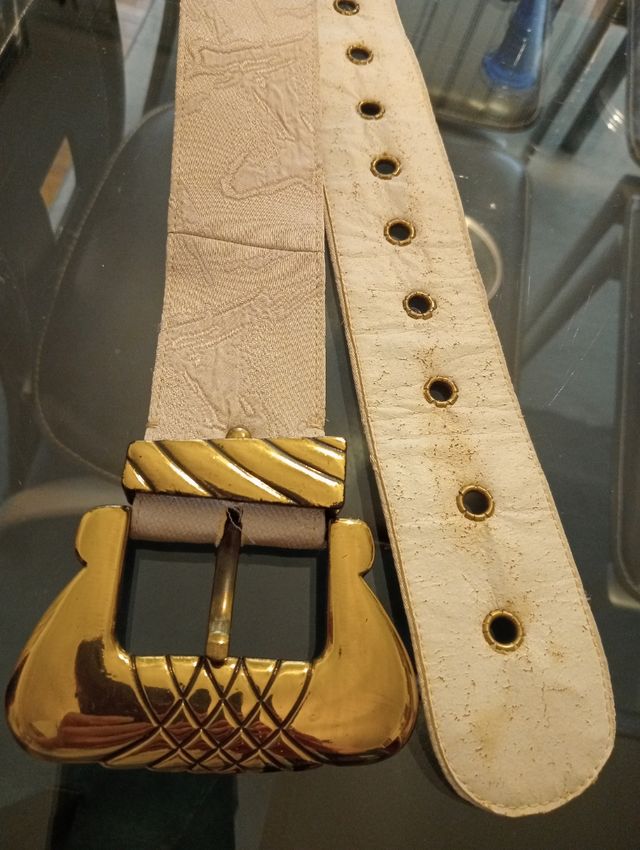 Vestido brocado crema botones joya