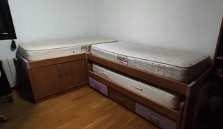 3 Camas de Madera con Colchones