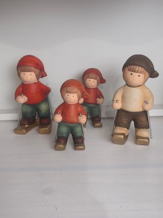 4 statuine terracotta bambini sci