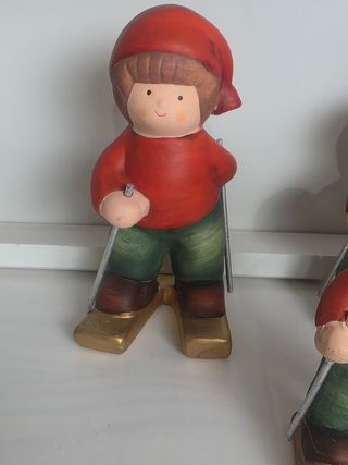 4 statuine terracotta bambini sci
