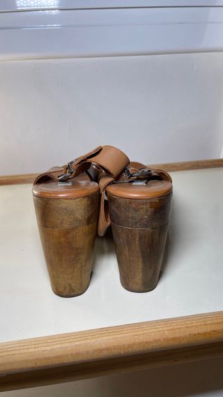 Sandalias de piel destalonadas