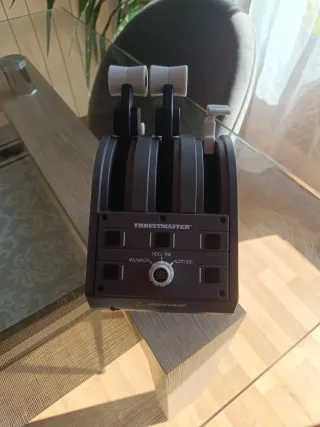 Thrustmaster TCA Boeing Quadrant Edition.
