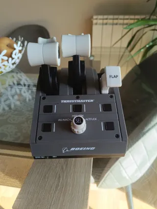 Thrustmaster TCA Boeing Quadrant Edition.