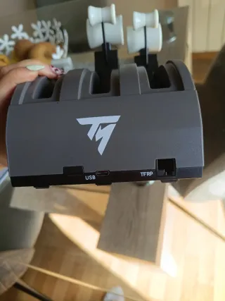 Thrustmaster TCA Boeing Quadrant Edition.