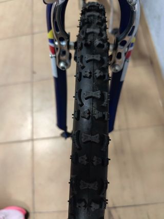Bicicleta de montaña azul Sangal