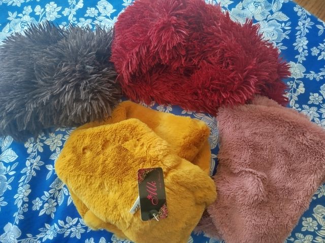 Bufandas de cuello peludas como nuevas