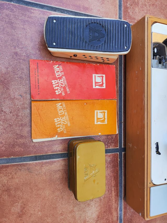 Máquina de coser Alfa vintage (ALFA ESPAÑOLA)