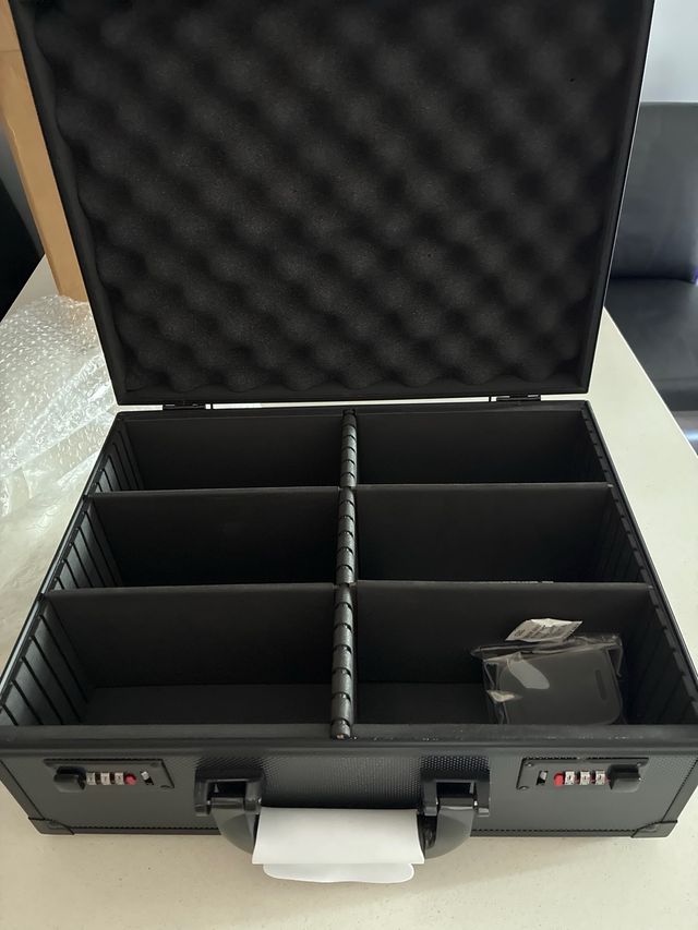 Maletín para cartas Pokémon con combinación