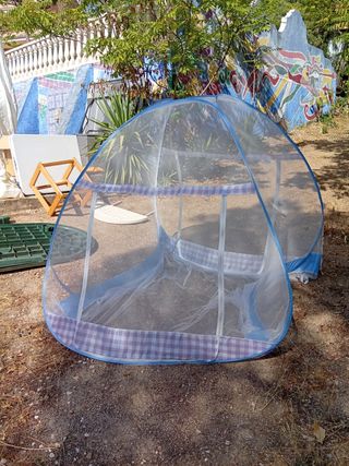Mosquitera de suelo plegable