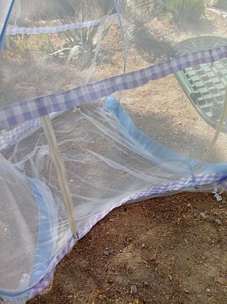 Mosquitera de suelo plegable