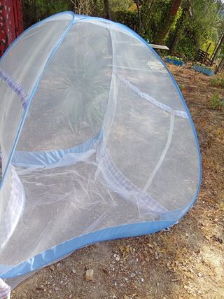 Mosquitera de suelo plegable