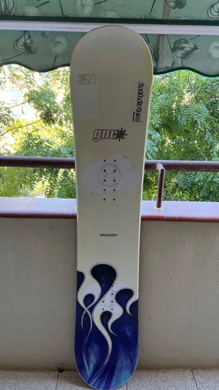 Tabla Snowboard GNU.
Tabla hecha a manoen América 