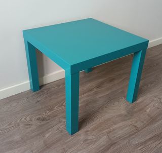 Mesa auxiliar LACK IKEA color turquesa