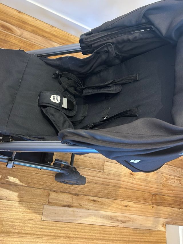 Silla de paseo negra. tuc tuc.