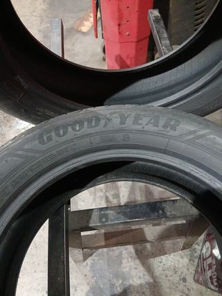 Neumático Goodyear 215/60 R17 96H