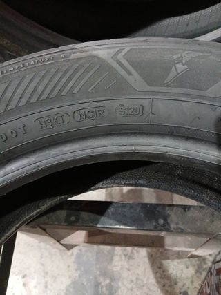 Neumático Goodyear 215/60 R17 96H