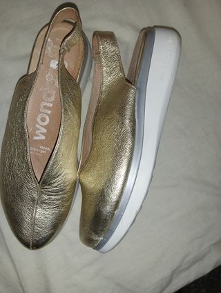 Zapatos Wondersfly dorados mujer