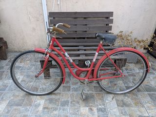 Bicicleta antigua de varillas