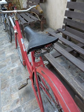 Bicicleta antigua de varillas