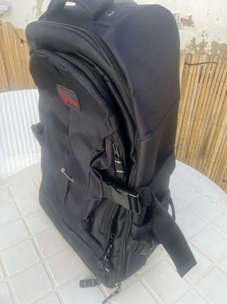 Mochila con ruedas TUI negra