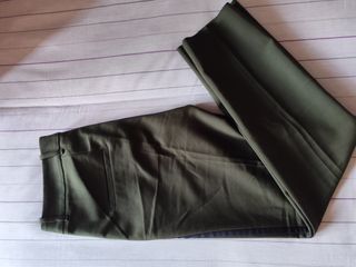Pantalón de traje verde militar